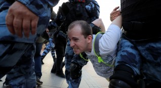 Московската полиция обяви че над 1000 души са били арестувани