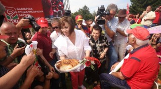 Лидерът на БСП Корнелия Нинова благодари на симпатизантите на партията