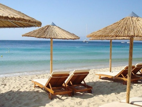 Гръцките плажове се задъхват от туристи. На много места предоставените