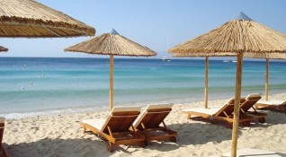 Гръцките плажове се задъхват от туристи На много места предоставените