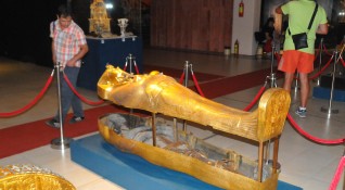 Продължава потока от посетители на изложбата Тутанкамон една недовършена