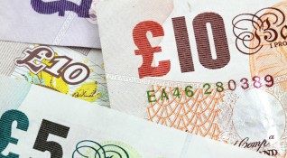 Британската лира се срина до 28 месечно дъно спрямо щатския долар