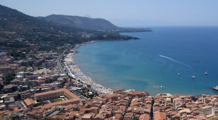Сицилия разположена в центъра на Средиземноморието е привличала милиони посетители