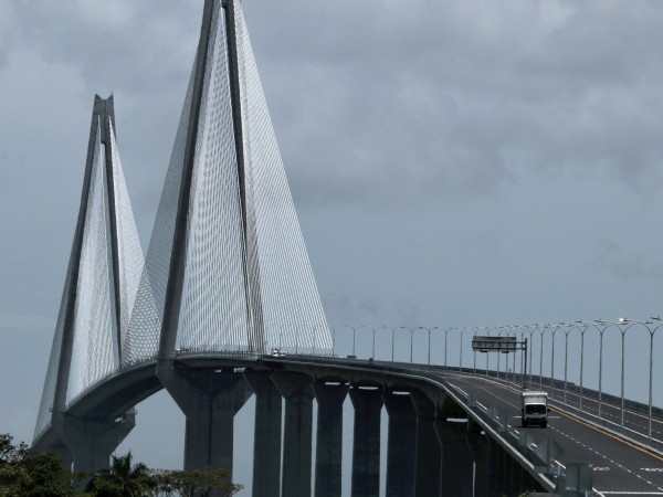 Панама откри тържествено трети мост, който свързва източната и западната