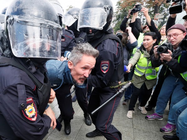 Още 194 души са били задържани от руската полиция по