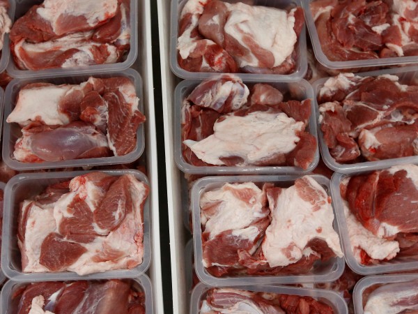 Докато свинското месо у нас поскъпва, на световния пазар -