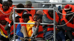 Най малко 840 мигранти са загинали по пътя за Европа през