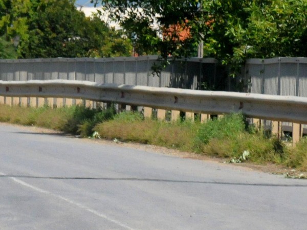 Откраднатата предпазна оградна мрежа от автомагистрала "Марица" при отбивката за