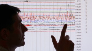 Земетресение с магнитуд 4 8 разлюля района на Измир в 11 39