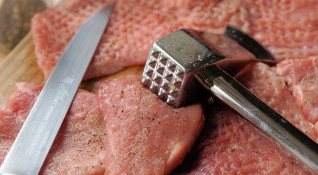 Българите ядат свинско месо от Испания Франция Германия и Полша