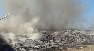 Няма обгазяване на близките села от пожара в завода за