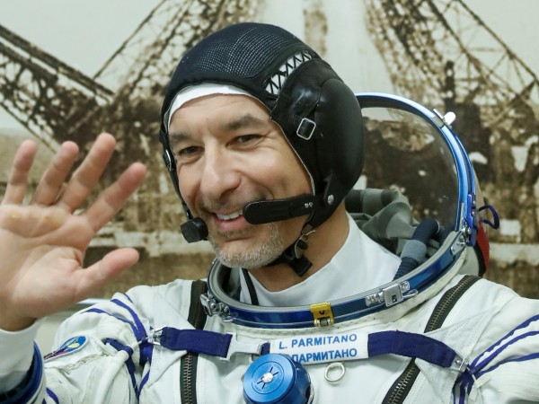 Италианският астронавт Лука Пармитано, който е на мисия на борда