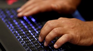 Български хакери базирани в чужбина продават услугите си онлайн в