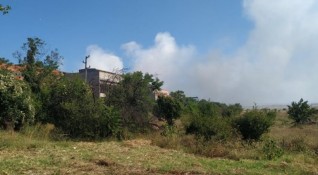 Трети ден продължава да тлее пожарът в депото за отпадъци