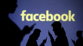 Социалната мрежа Facebook призна че е плащала на подизпълнители да