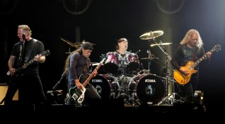 Американската хеви метъл група Metallica е дарила 250 хиляди евро
