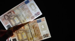 Полицията разследва 37 годишен мъж прокарал в обращение фалшиви банкноти от