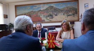 България на практика подари на македонския град Струмица нов многофункционален