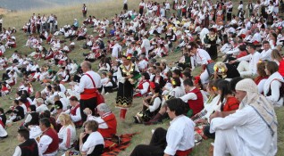 В Жеравна бе открит Дванадесетият международен фестивал на фолклорната носия