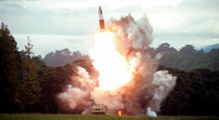 Северна Корея извърши поредното изпитание на ново оръжие в присъствието