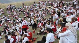 Стотици хора посетиха през втория ден Международния фестивал на фолклорната