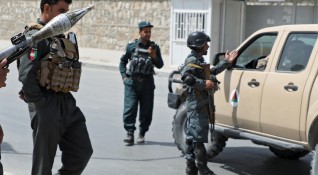 Атентатор самоубиец се взриви на сватба в Кабул като уби