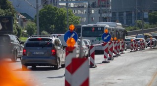 От днес възстановяват движението за автомобили по столичния булевард България