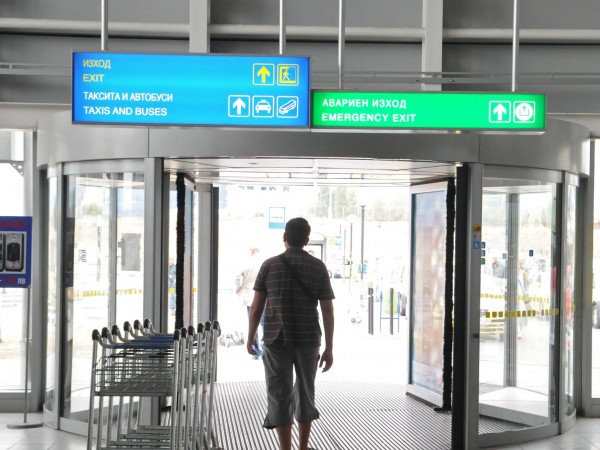 МВР проверява съмнителен багаж на Терминал 1 на Летище София.Сигналът