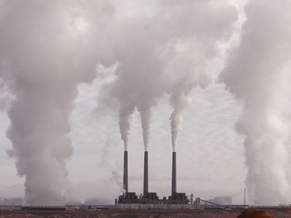 Замърсяването на въздуха задушава белите дробове и съкращава живота, но