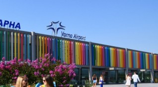 Летищата във Варна и Бургас са получили около 11 00 часа