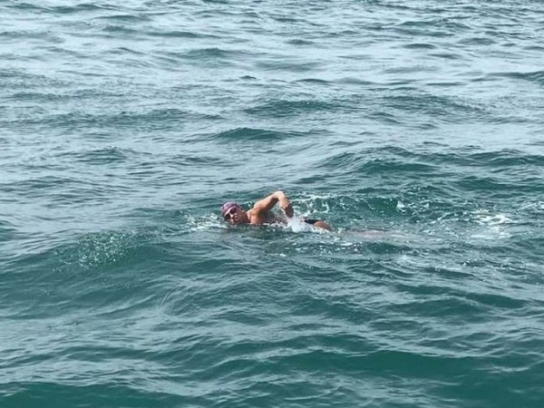 Българинът Александър Попов преплува Ламанша за 13 часа и 58