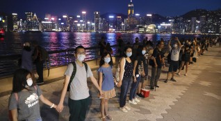 Привърженици на продемократичното движение в Хонконг образуваха днес живи вериги