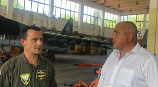 Премиерът Бойко Борисов посети авиобаза Безмер където се запозна със