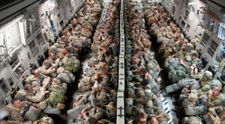 Съединените щати обмислят дали да не пръхвърлят хиляда свои войници