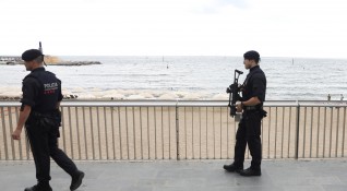 Властите на Барселона евакуираха един от популярните плажове в града