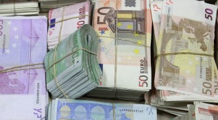 Възрастна жена даде 6000 евро в Харманли за да й