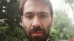 Полицията във Варна издирва 28 годишния Иван Йорданов За последно той е