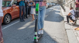 Тротинетките по софийските улици а и тротоари е нова ситуация