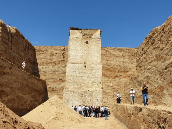 Премиерът Бойко Борисов посети археологическите проучвания на най-голямата надгробна могила