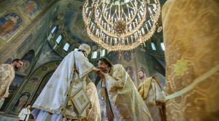 Патриаршеската катедрала Св Александър Невски отбелязва летния си храмов празник