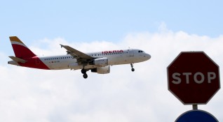 Испанската авиокомпания Иберия реши да отмени 104 полета заради стачката