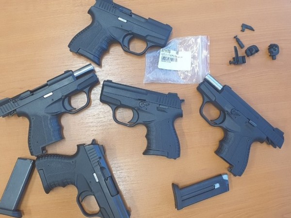 Митнически служители на ГКПП Капитан Андреево откриха 5 пистолета, захванати