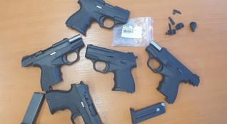 Митнически служители на ГКПП Капитан Андреево откриха 5 пистолета захванати