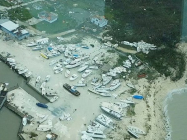 Ураганът "Дориан" удари най-източните части на крайбрежието на щата Флорида.