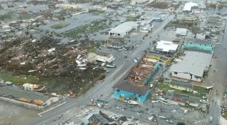 Премиерът на Бахамите Хюбърт Минис каза че жертвите от урагана