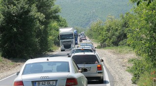 Интензивен е трафикът през пунктовете на границата със Сърбия и