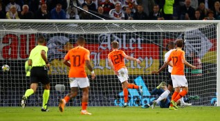 Германия и Холандия изиграха страхотен мач в мач от група
