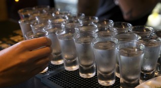 Българите изпиват средно по 12 3 л алкохол годишно показва международно