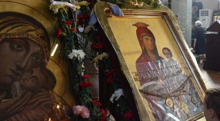 Православната църква отбелязва Рождество на Пресвета Богородица По този повод