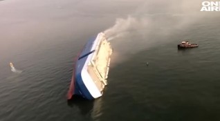 Товарен кораб се преобърна край бреговете на американския щат Джорджия